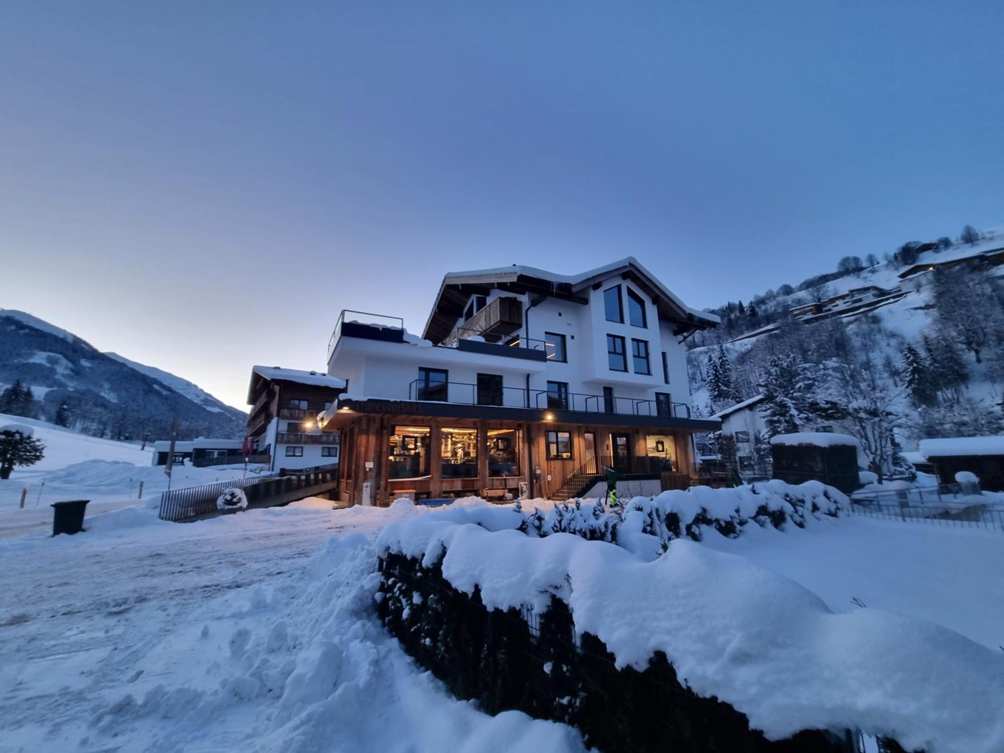 Skill Mountain Lodge - Ski Und Bike Hostel Im Sommer Mit Joker Card ザールバッハ・ヒンターグレム エクステリア 写真