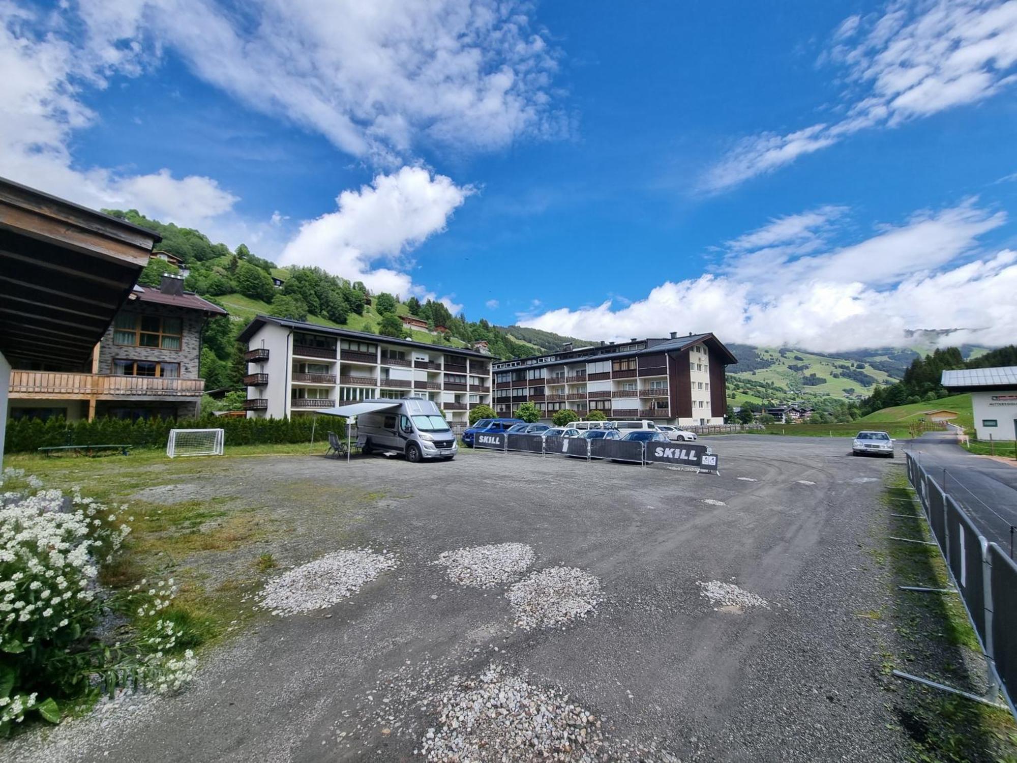 Skill Mountain Lodge - Ski Und Bike Hostel Im Sommer Mit Joker Card ザールバッハ・ヒンターグレム エクステリア 写真