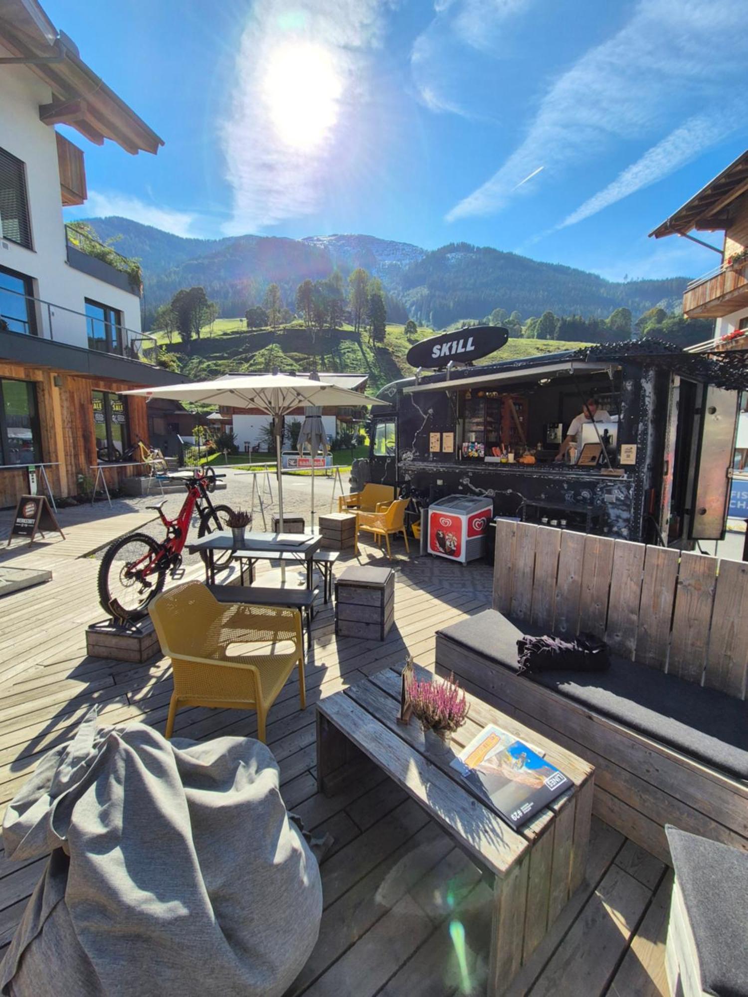 Skill Mountain Lodge - Ski Und Bike Hostel Im Sommer Mit Joker Card ザールバッハ・ヒンターグレム エクステリア 写真